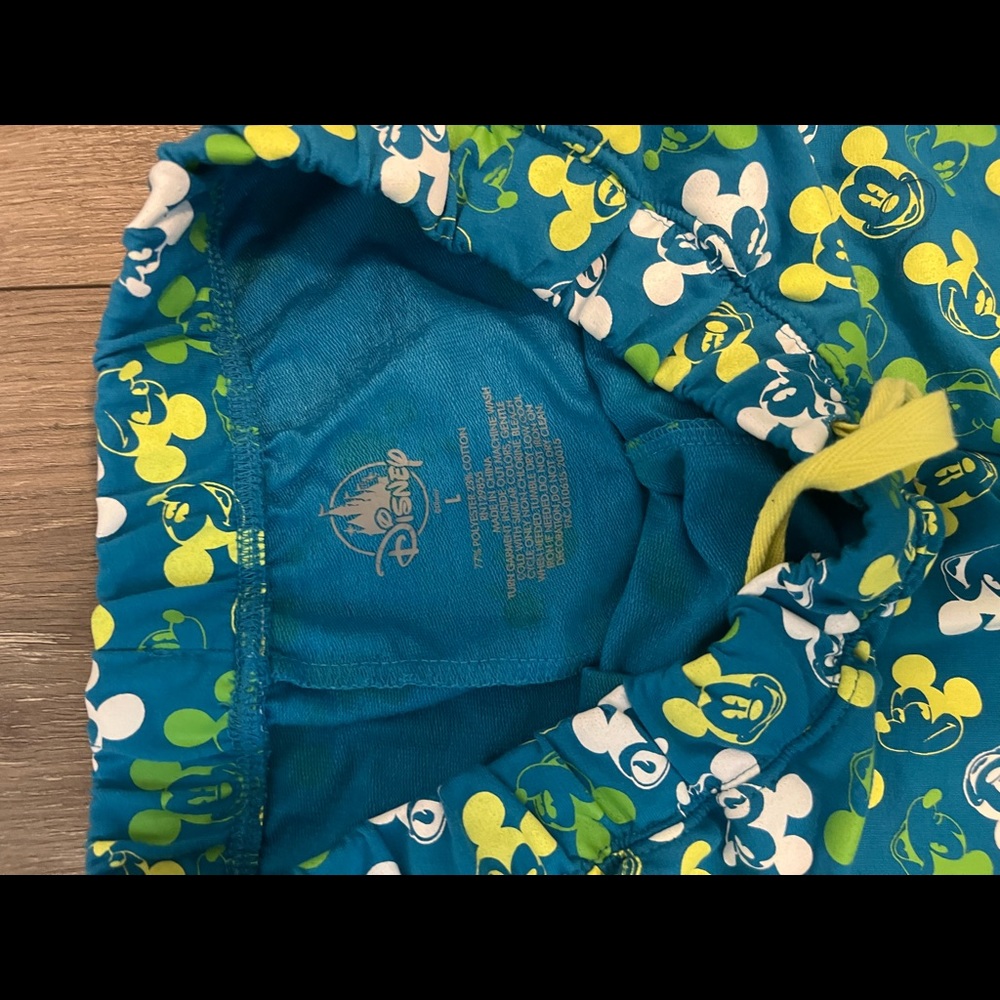 Disney shorts: size L - Picture 2 of 3